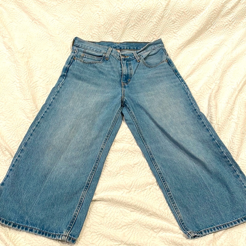 Levi’s wide leg cropped jeans